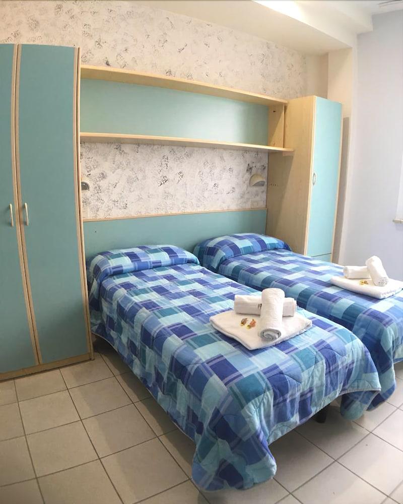 Hotel New Happy Rimini Exteriör bild