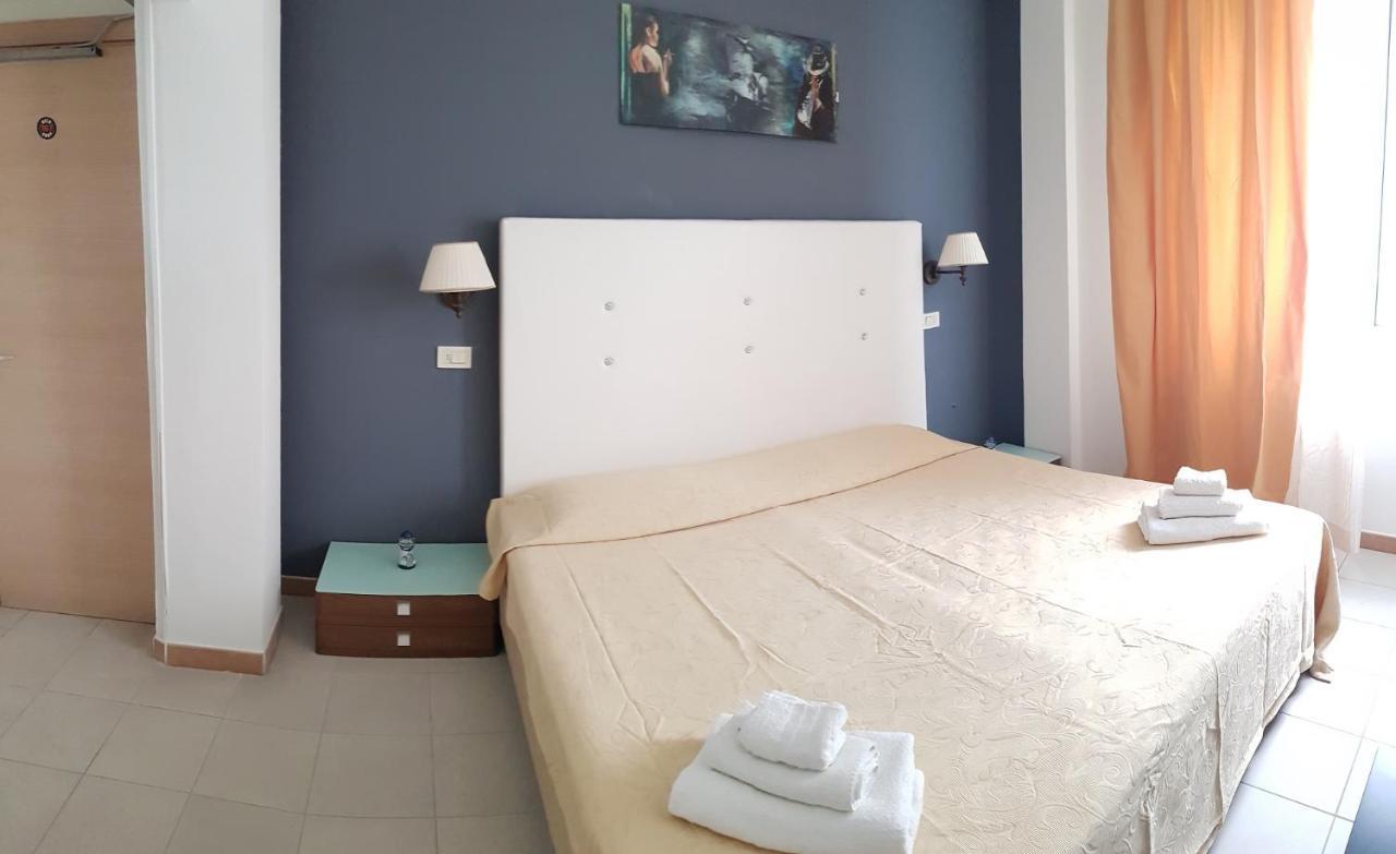 Hotel New Happy Rimini Exteriör bild