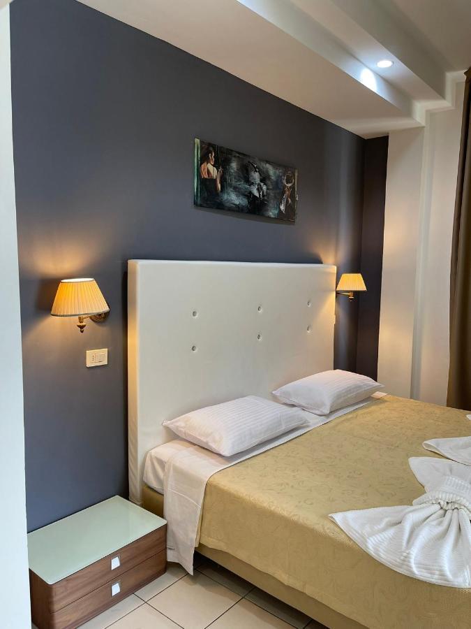 Hotel New Happy Rimini Exteriör bild