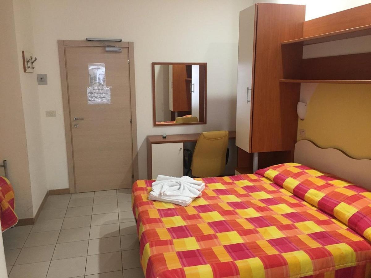 Hotel New Happy Rimini Exteriör bild